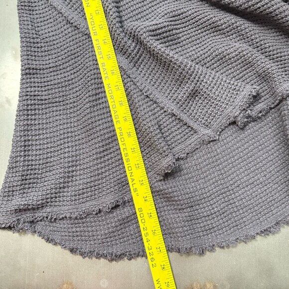 Free People Moonshine Oversize Gray Cold Shoulder Waffle Knit Asymmetrical XS - Picture 9 of 13